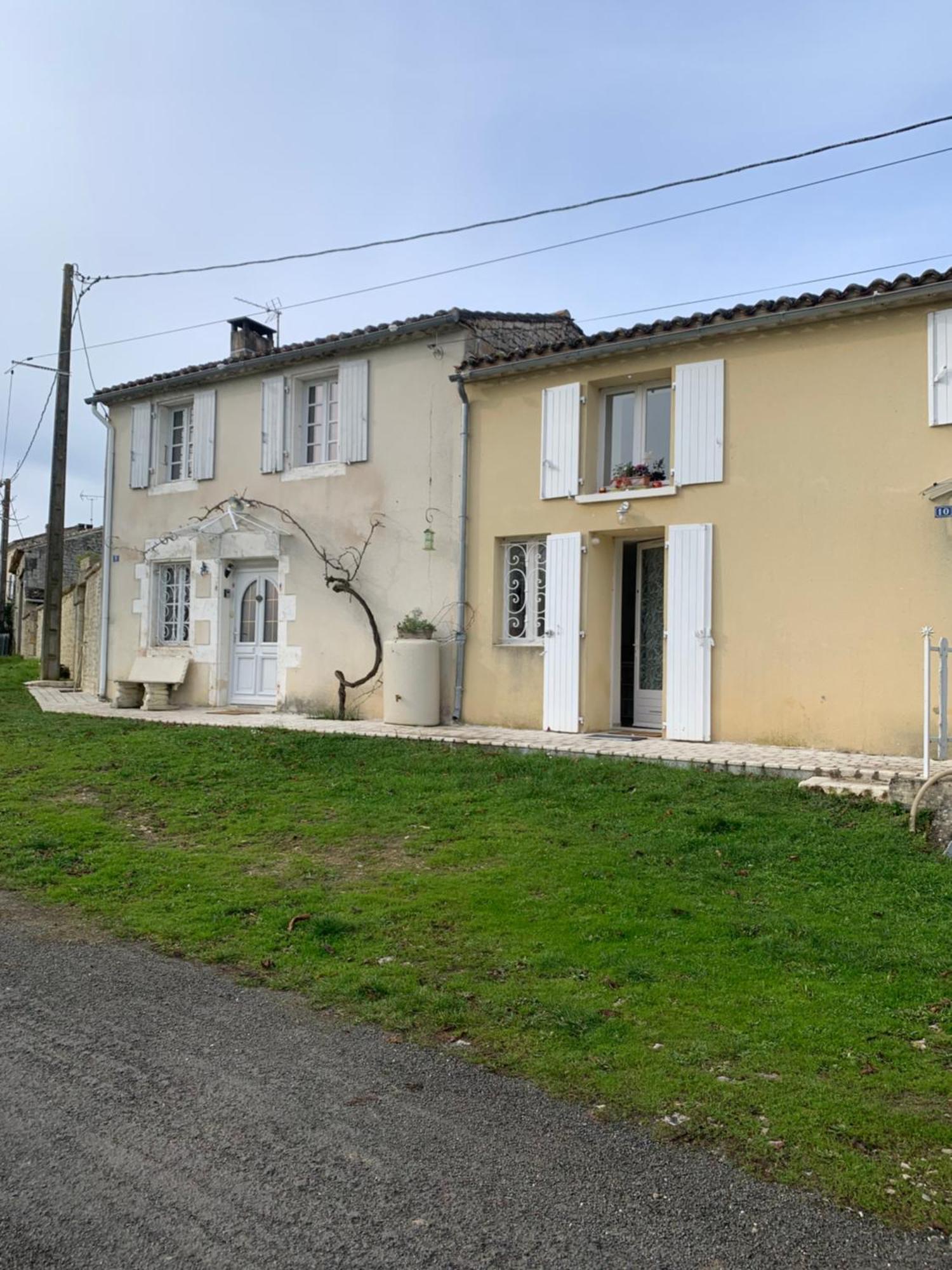 Charmant Studio Meuble Montignac-Charente Exterior photo